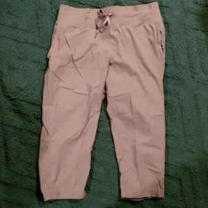 EUC Lululemon Dance Studio crop 12